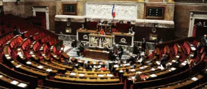 assemblée nationale Mardi, le Sénat a adopté une proposition de loi sur le financement de la BITD française. Pour répondre aux besoins de la défense dans un contexte de guerre, le livret A et le livret de développement durable et solidaire (LDDS) pourraient alimenter les entreprises de défense françaises en quête de financements.