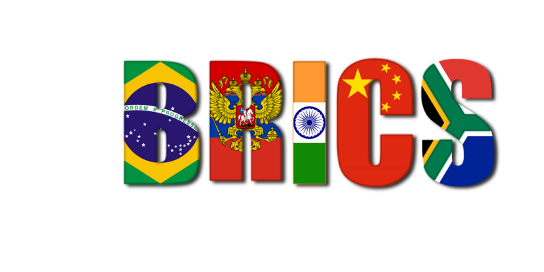 Dans un entretien publié le 5 mars 2024, Yuri Ushakov, ancien ambassadeur de la Russie aux États-Unis et désormais conseiller diplomatique de Vladimir Poutine, a révélé que les BRICS+ travaillaient sur la création d'un système de paiement indépendant basé sur les technologies digitales et la blockchain. La « dédollarisation » est l’objectif principal de cette initiative.