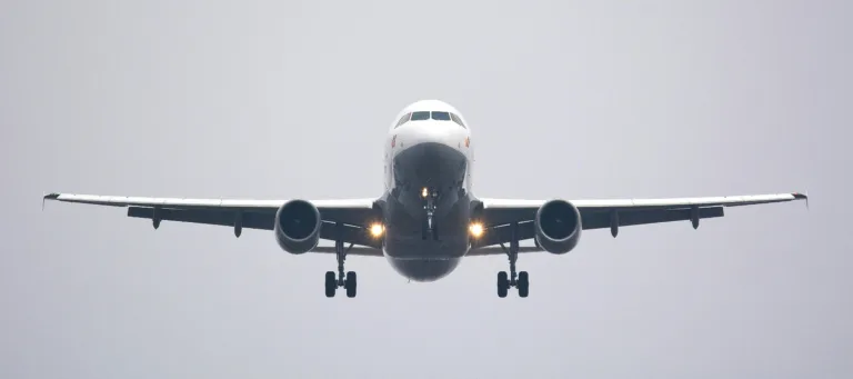 Lors du salon aéronautique de Singapour Airshow 2024, le C919 du constructeur aéronautique chinois COMAC a fait sensation, défiant le duopole Airbus-Boeing et marquant l'ambition aéronautique chinoise sur le marché global.