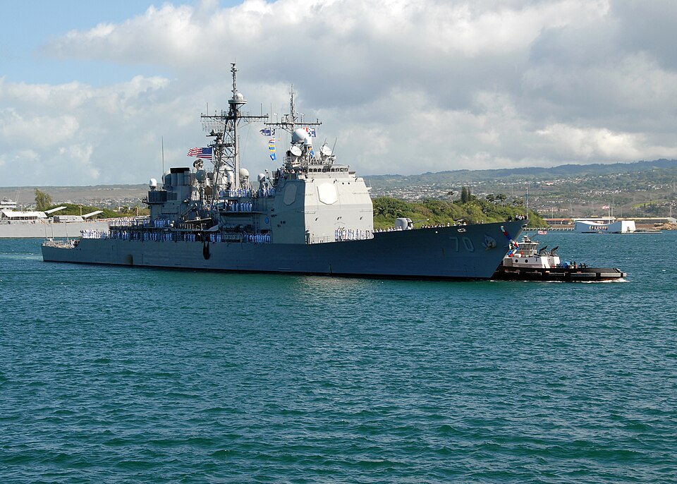 USS-Lake-Erie-in-Pearl-Harbor