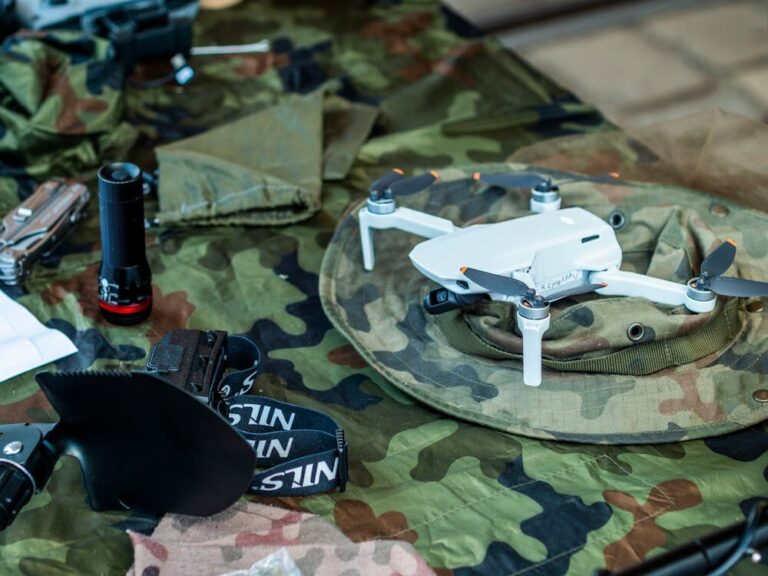 Drone militaire ukrainien illustrant l'affrontement drones contre artillerie sur le champ de bataille